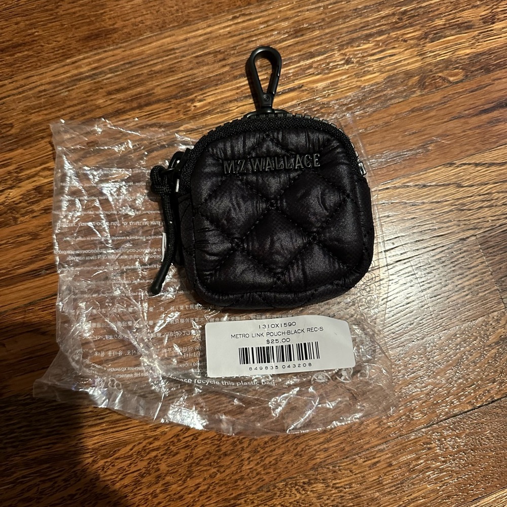 Mz Wallace Small Link Pouch Black